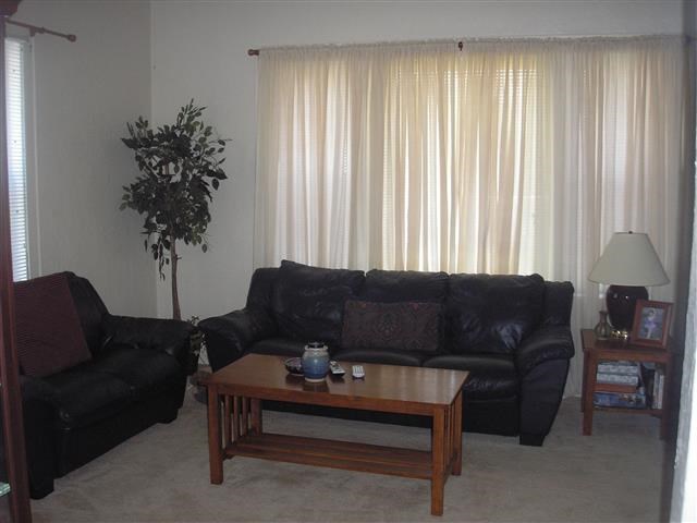 323 W 4th St, Auburn, IN 46706 photo 3