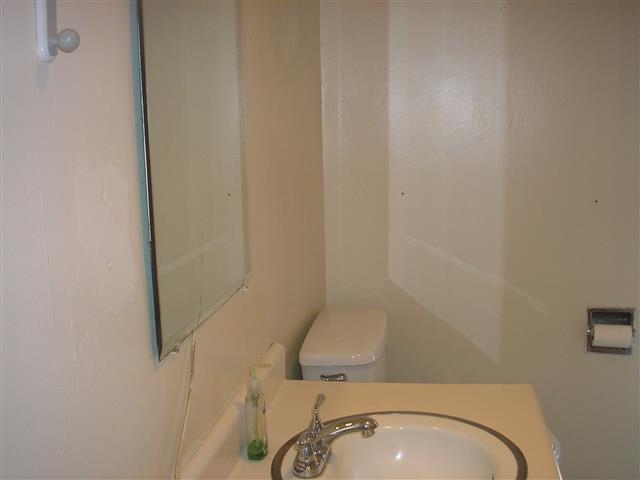 323 W 4th St, Auburn, IN 46706 photo 6