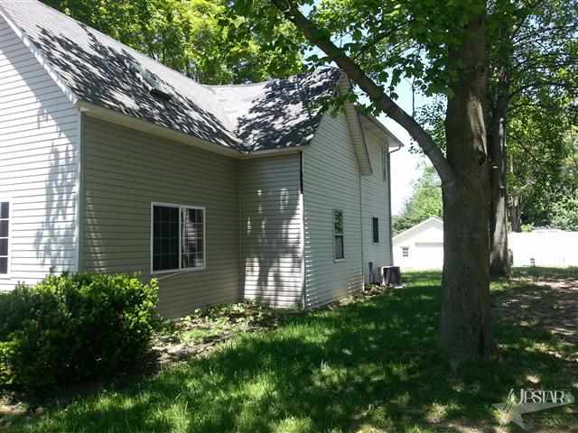 401 E 5th St, Warren, IN 46792 photo 3