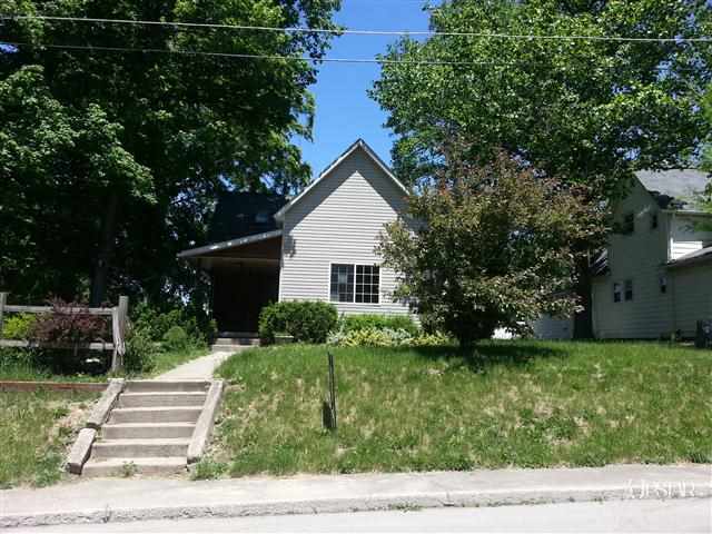 401 E 5th St, Warren, IN 46792 photo 2