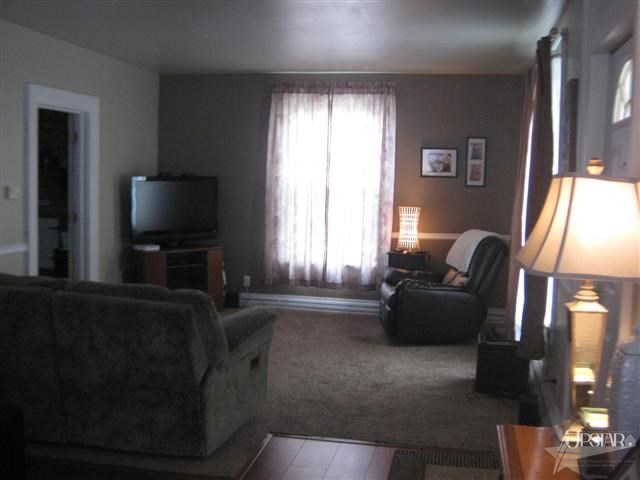 412 S Morgan St, Bluffton, IN 46714 photo 2