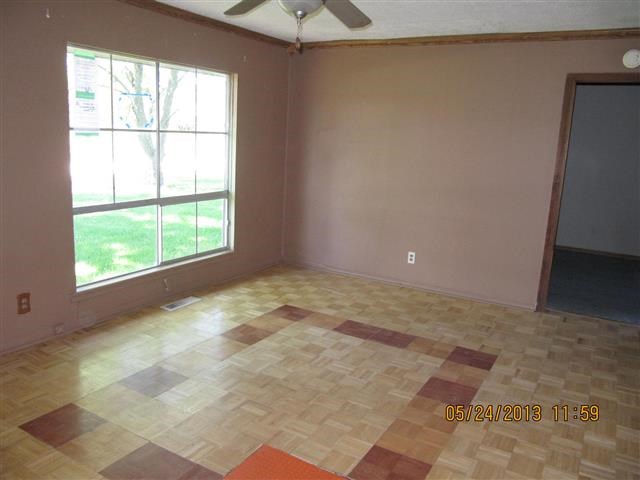 606 W Sunshine Dr, Morocco, IN 47963 photo 9