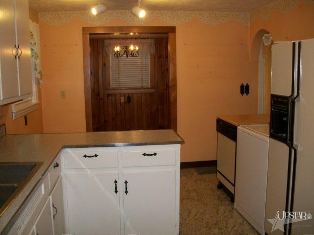 306 E Columbia St, South Whitley, IN 46787 photo 2
