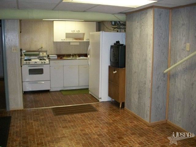 306 E Columbia St, South Whitley, IN 46787 photo 5