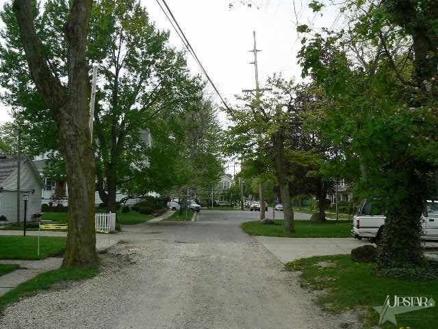111 Carlin St, Auburn, IN 46706 photo 2