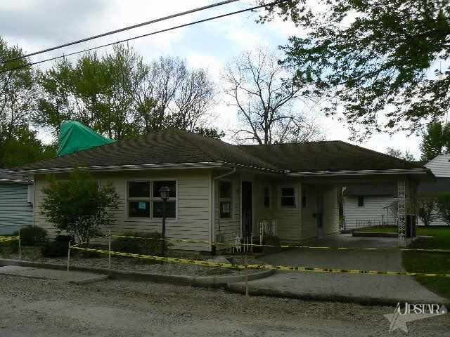 111 Carlin St, Auburn, IN 46706 photo 1