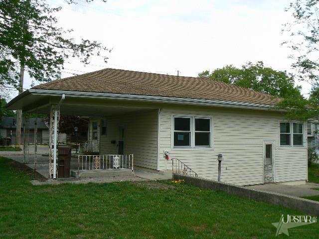 111 Carlin St, Auburn, IN 46706 photo 3