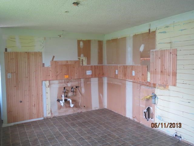 558 Outer Dr, Frankfort, IN 46041 photo 7