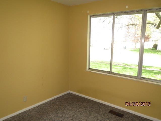 558 Outer Dr, Frankfort, IN 46041 photo 3