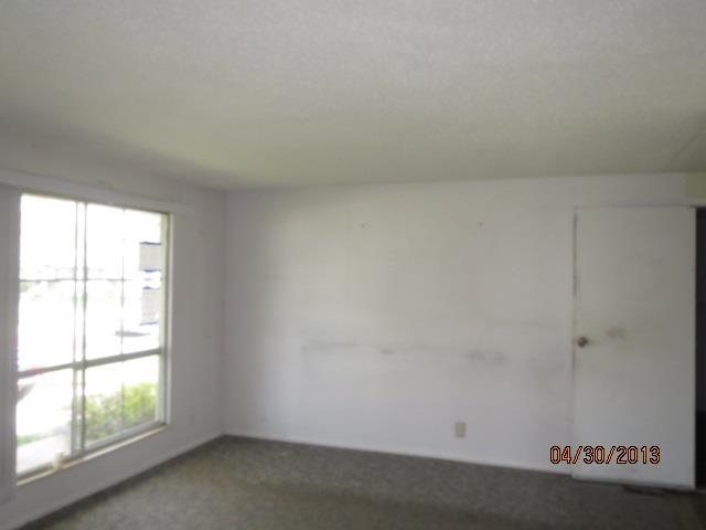 558 Outer Dr, Frankfort, IN 46041 photo 6