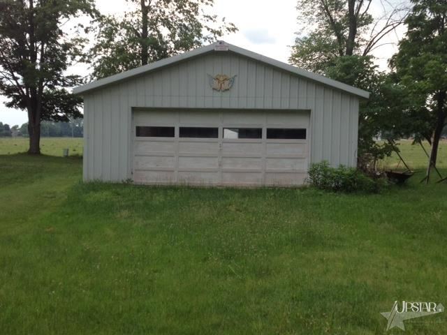 2035 Walden Dr, Auburn, IN 46706 photo 2