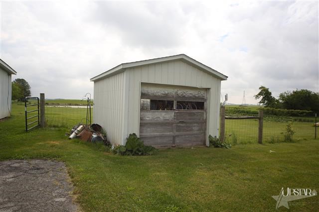 4215 S Warren Rd, Huntington, IN 46750 photo 4