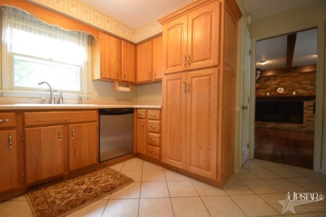 1817 Forest Downs Dr, Fort Wayne, IN 46815 photo 9