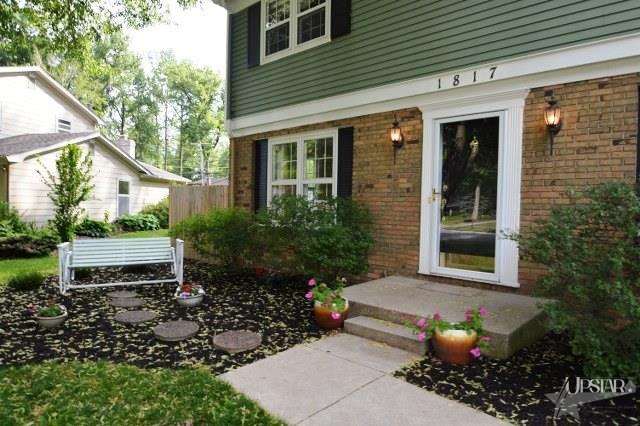 1817 Forest Downs Dr, Fort Wayne, IN 46815 photo 2