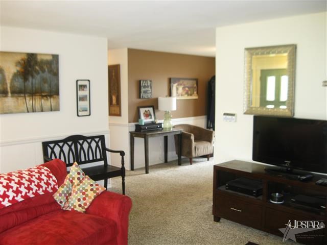 423 W Roe St, Ossian, IN 46777 photo 6