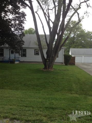 3717 Highland Dr, Fort Wayne, IN 46804 photo 1