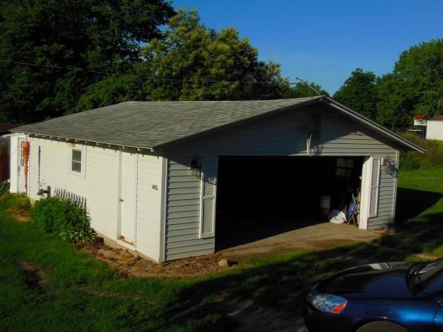 129 E Washington St, Williamsport, IN 47993 photo 2