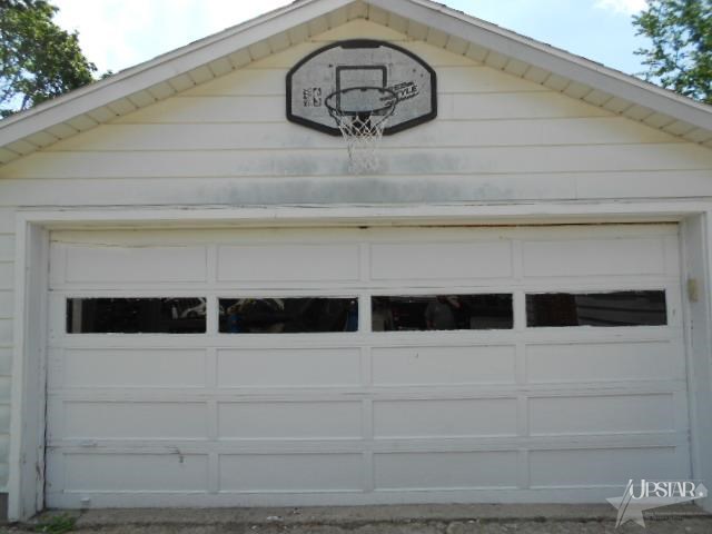 453 E State St, Huntington, IN 46750 photo 4