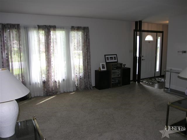 6821 Londonderry Ln, Fort Wayne, IN 46835 photo 3
