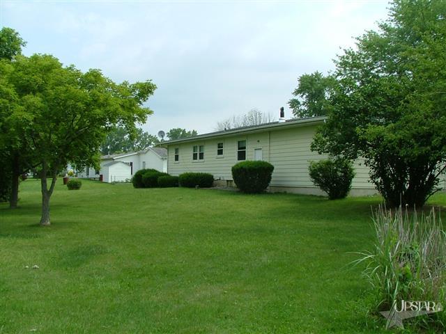 2723 Moore Dr, Fort Wayne, IN 46808 photo 3