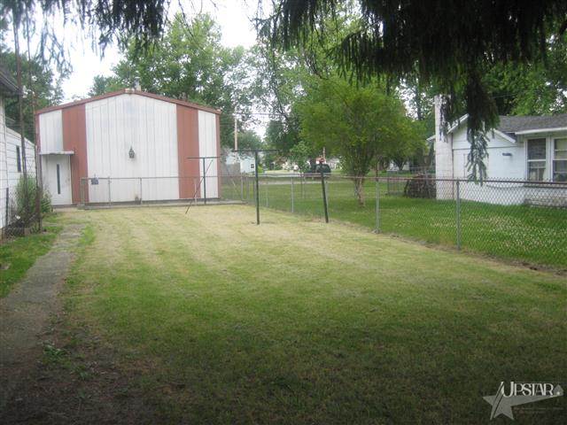 1117 W Central Ave, Bluffton, IN 46714 photo 2
