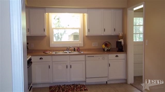 2925 Dexter Dr, Fort Wayne, IN 46816 photo 2