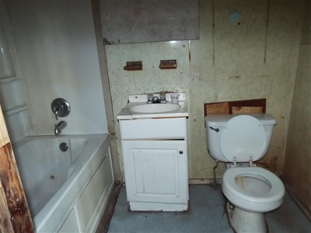 209 S 4th St, Kentland, IN 47951 photo 9