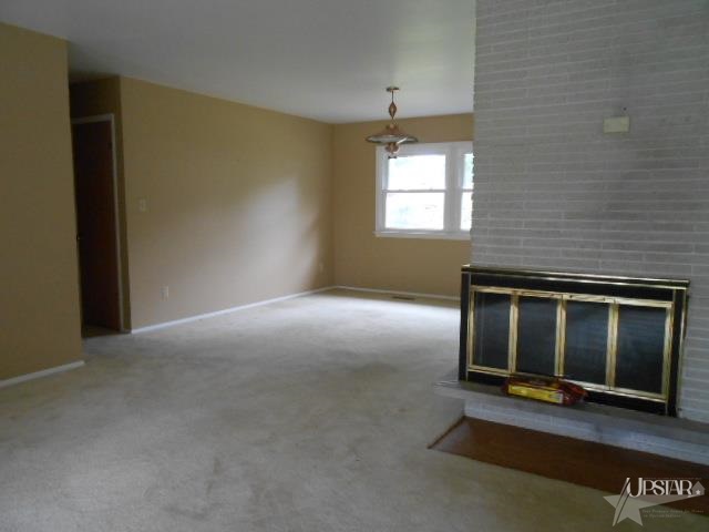 1019 Ardis Dr, Fort Wayne, IN 46819 photo 2