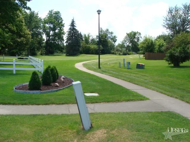 9019 Village Grove Dr, Fort Wayne, IN 46804 photo 2