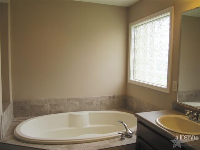 7303 Evansbrook Dr, Fort Wayne, IN 46835 photo 18