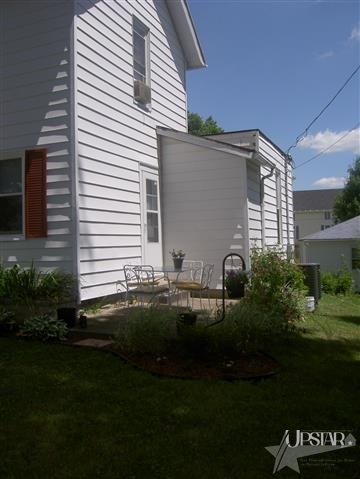 1001 Byron St, Huntington, IN 46750 photo 2