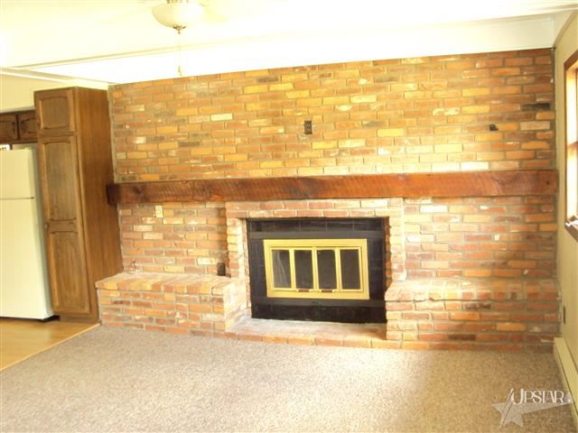 215 W Spencer St, Columbia City, IN 46725 photo 4