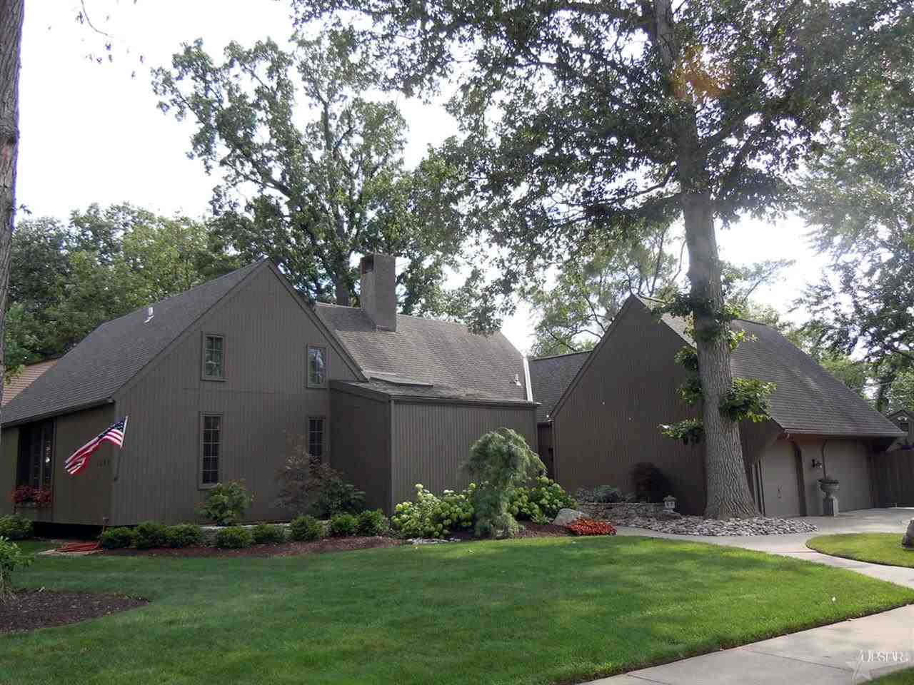 3931 Nottingham Dr, Fort Wayne, IN 46815 photo 1