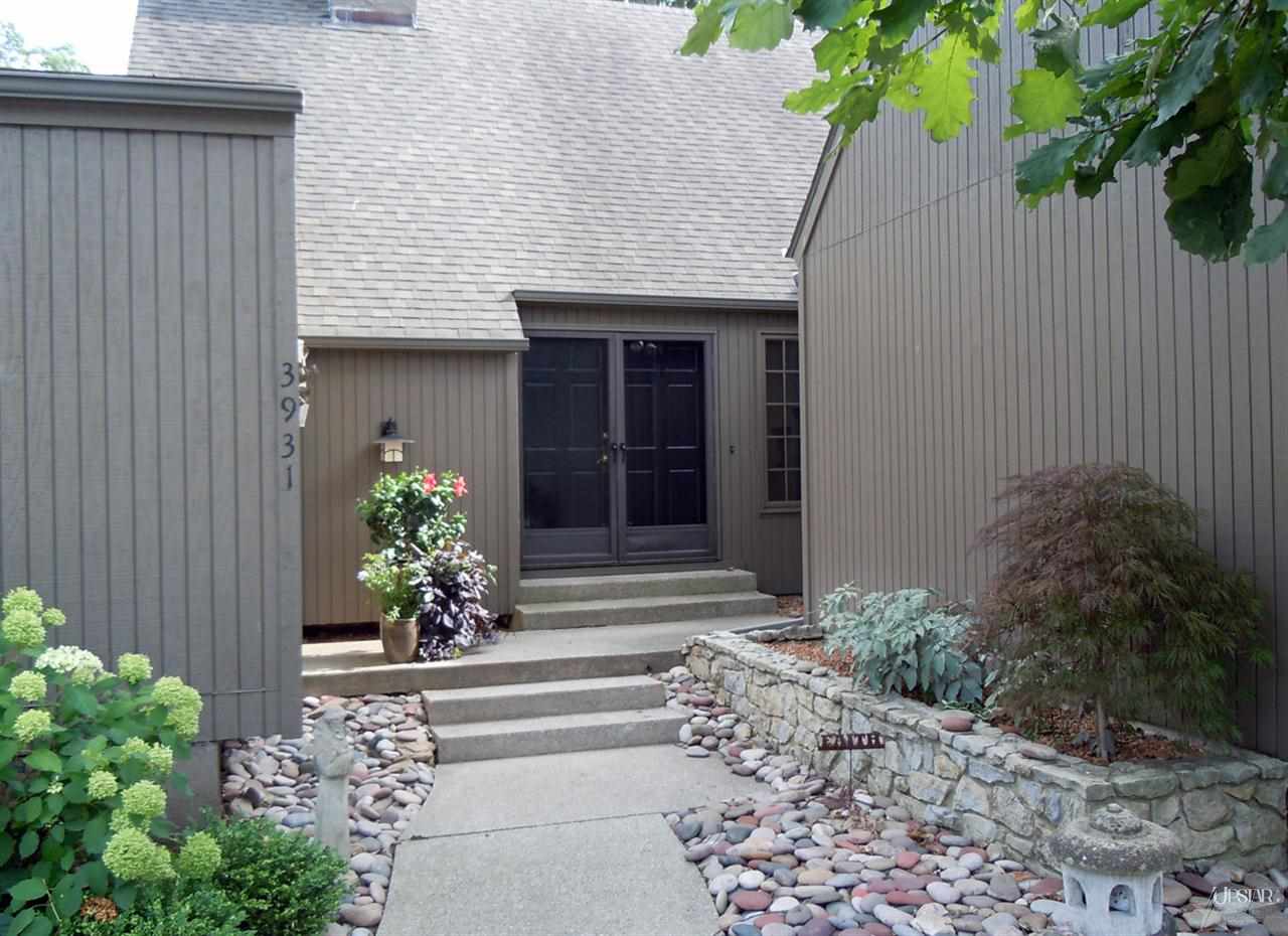 3931 Nottingham Dr, Fort Wayne, IN 46815 photo 2