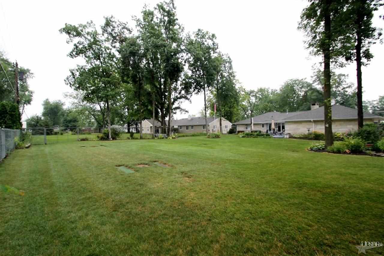 818 Orlando Dr, Fort Wayne, IN 46825 photo 9