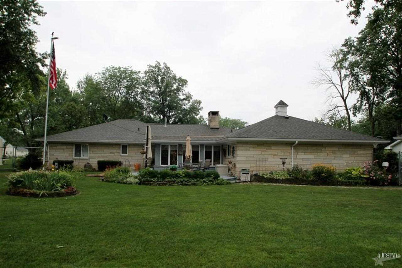 818 Orlando Dr, Fort Wayne, IN 46825 photo 3