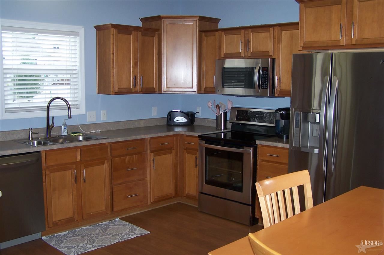 315 Chisholm Pl, Fort Wayne, IN 46825 photo 3
