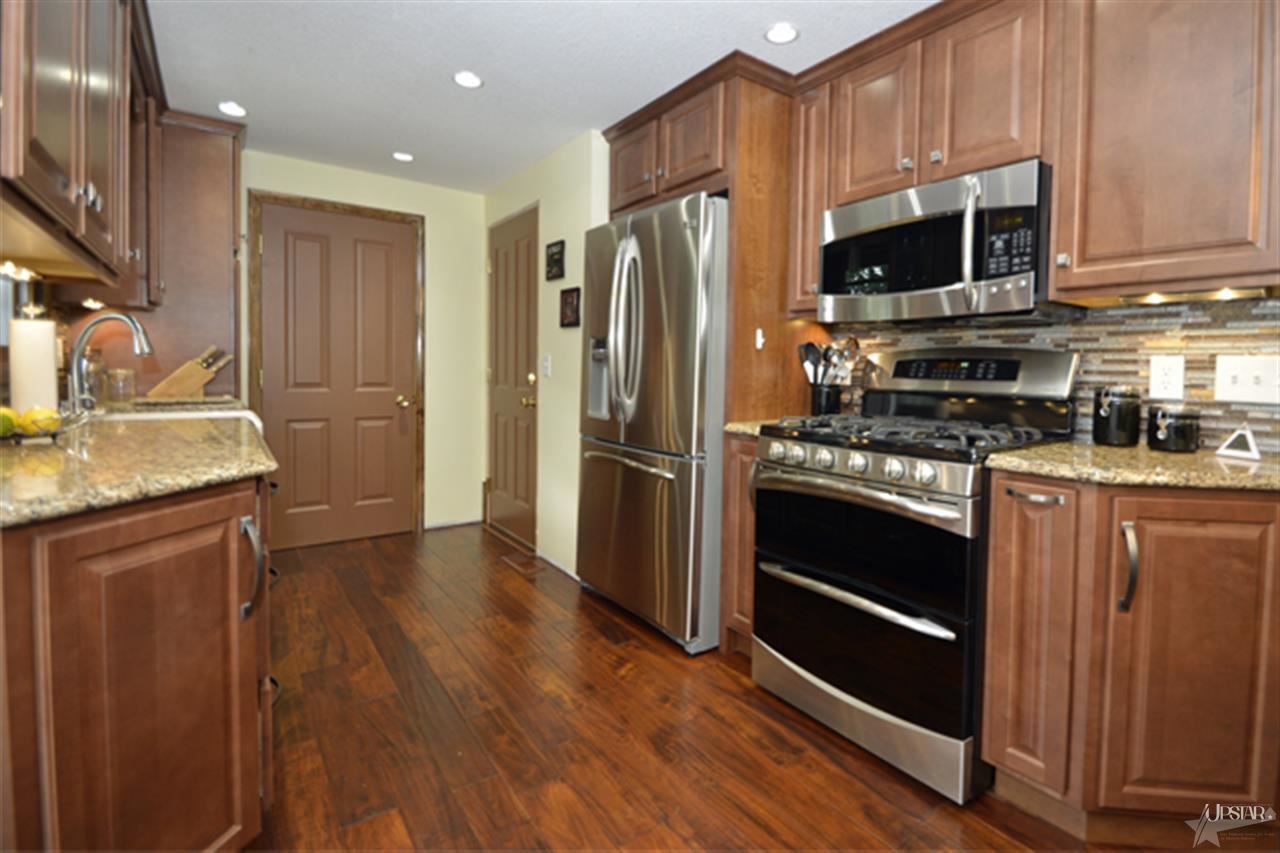 6045 Allenwood Dr, Fort Wayne, IN 46835 photo 2