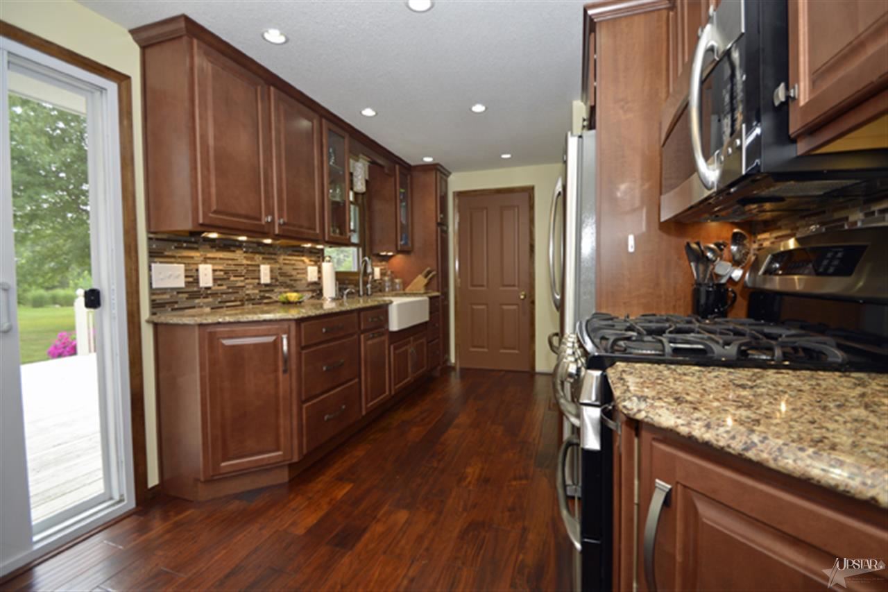 6045 Allenwood Dr, Fort Wayne, IN 46835 photo 3
