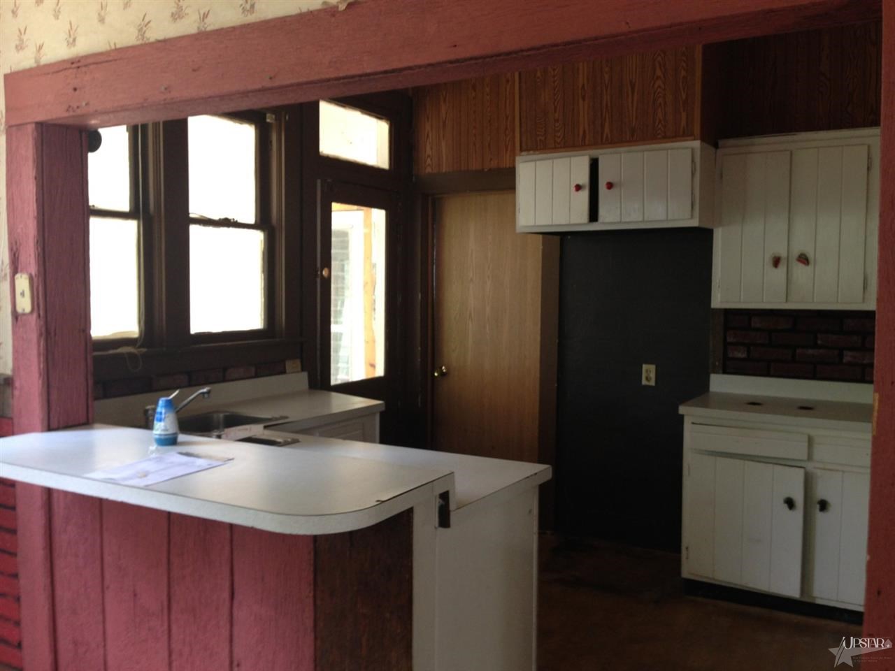 109 College St, Ligonier, IN 46767 photo 4