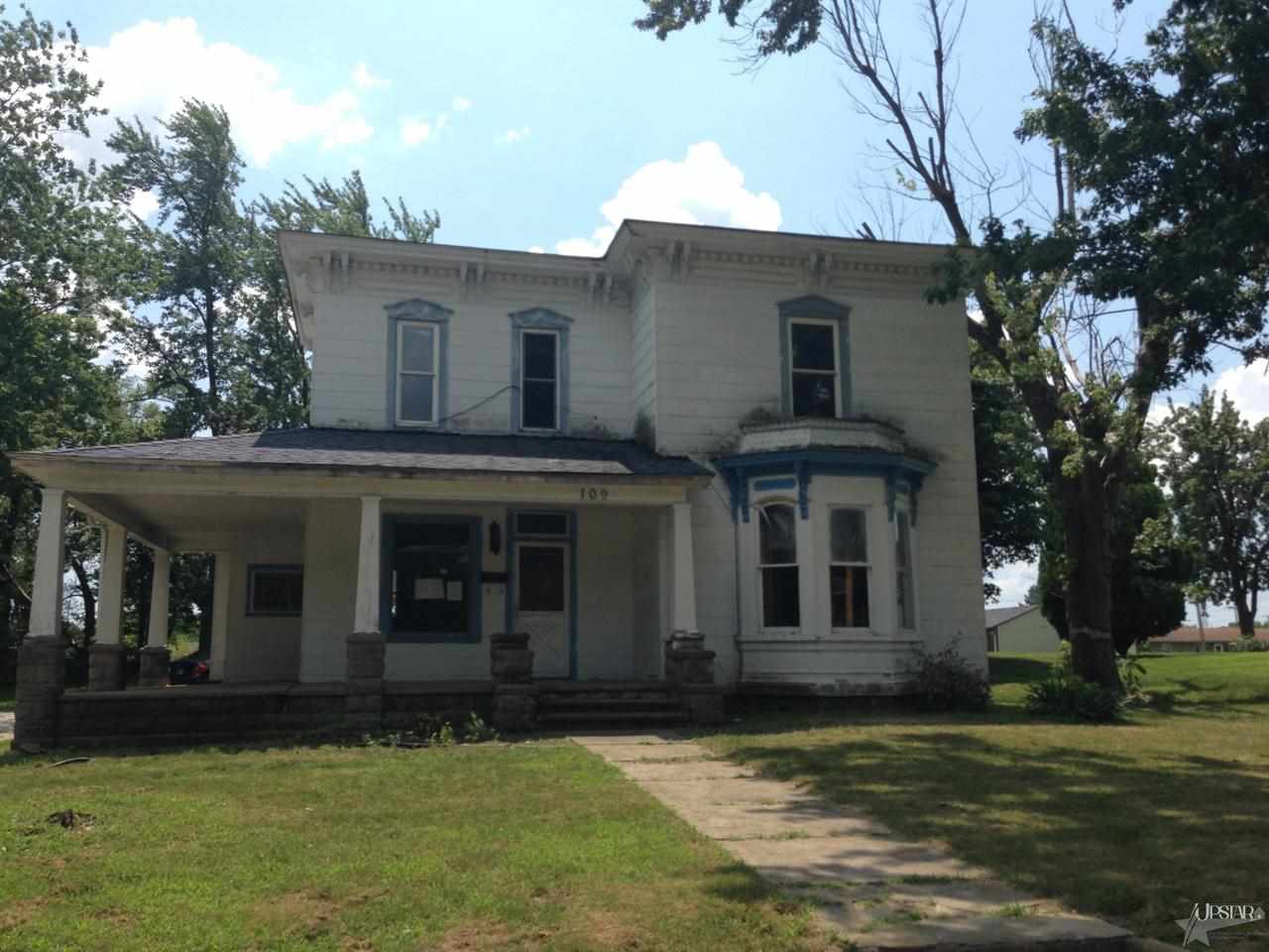 109 College St, Ligonier, IN 46767 photo 1