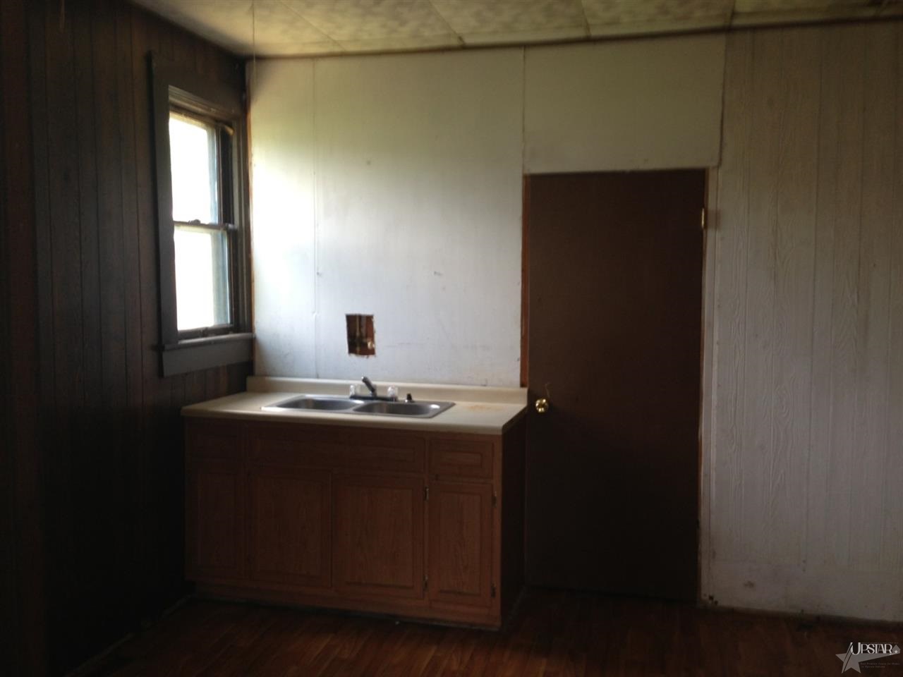 109 College St, Ligonier, IN 46767 photo 5