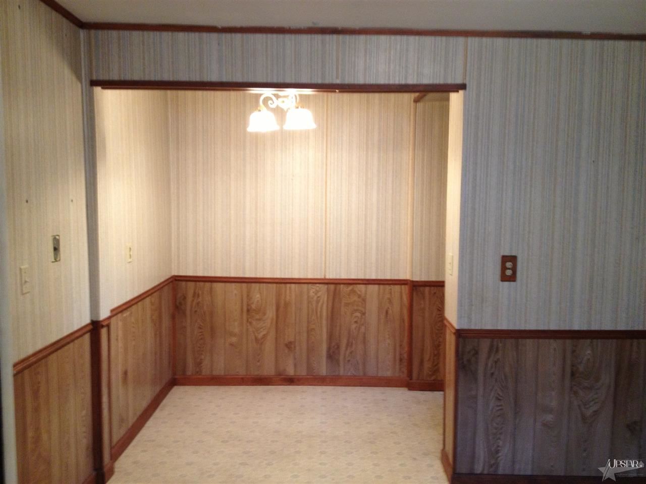 527 W Central Ave, Bluffton, IN 46714 photo 6