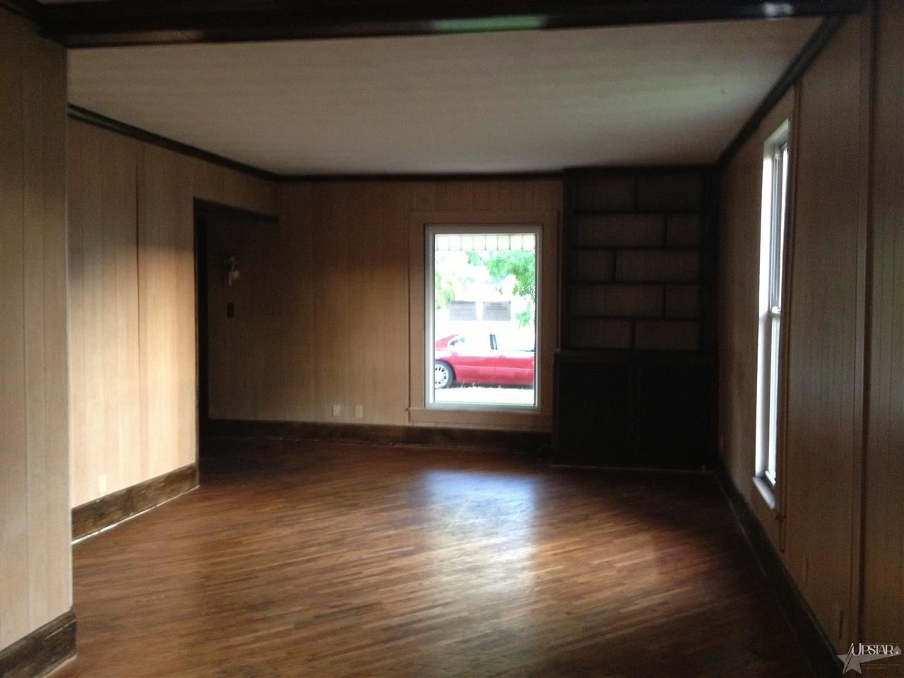 527 W Central Ave, Bluffton, IN 46714 photo 3