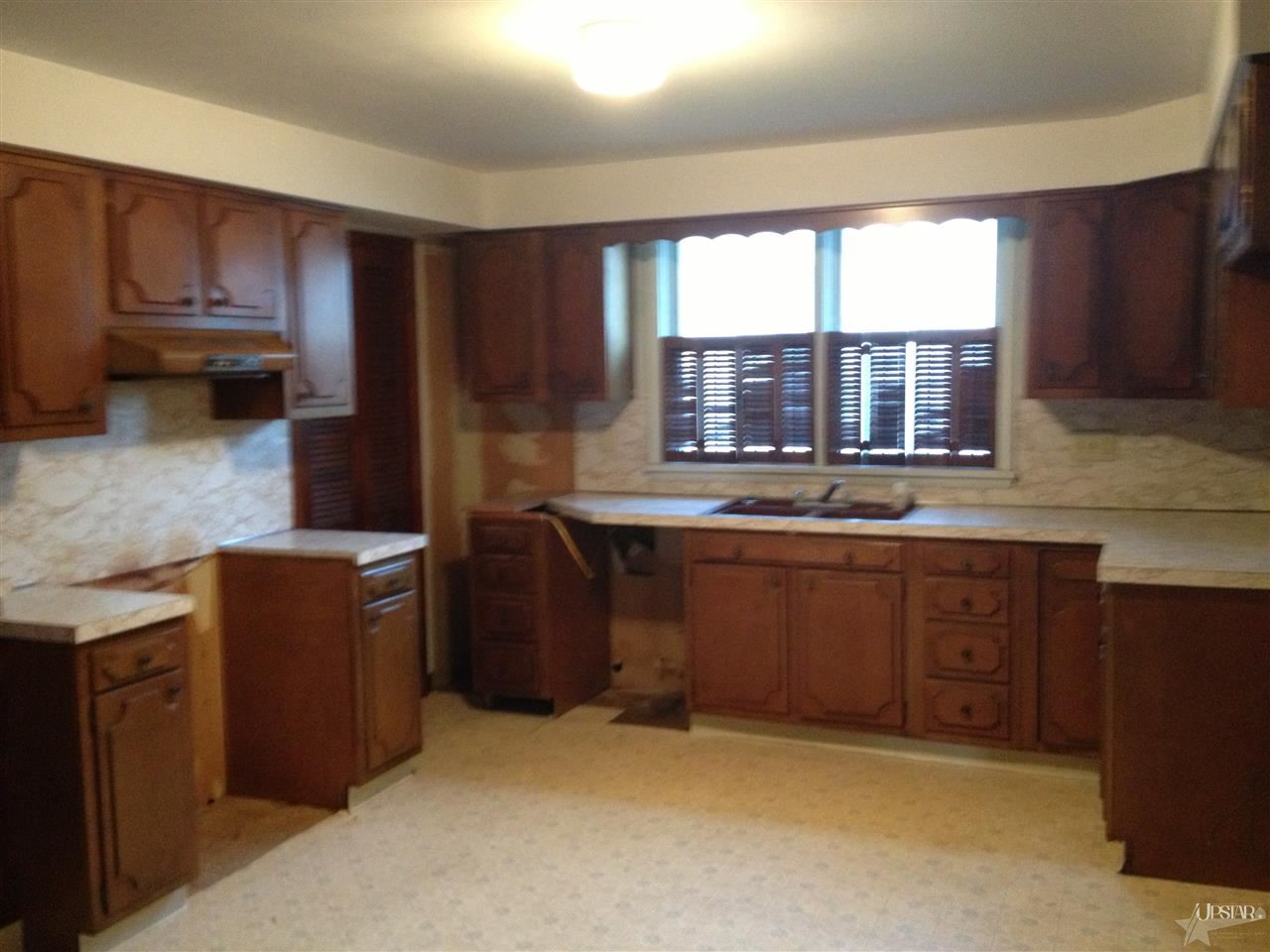 527 W Central Ave, Bluffton, IN 46714 photo 4