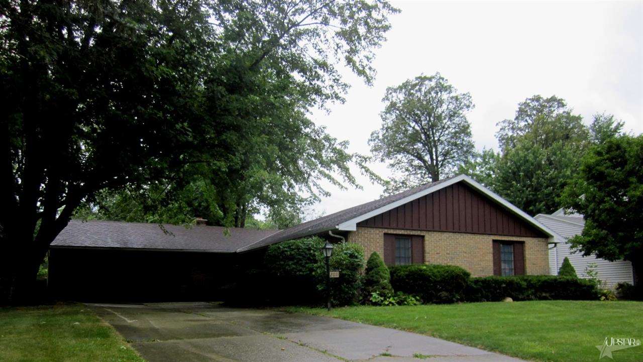 2011 Skyhawk Dr, Fort Wayne, IN 46815 photo 2