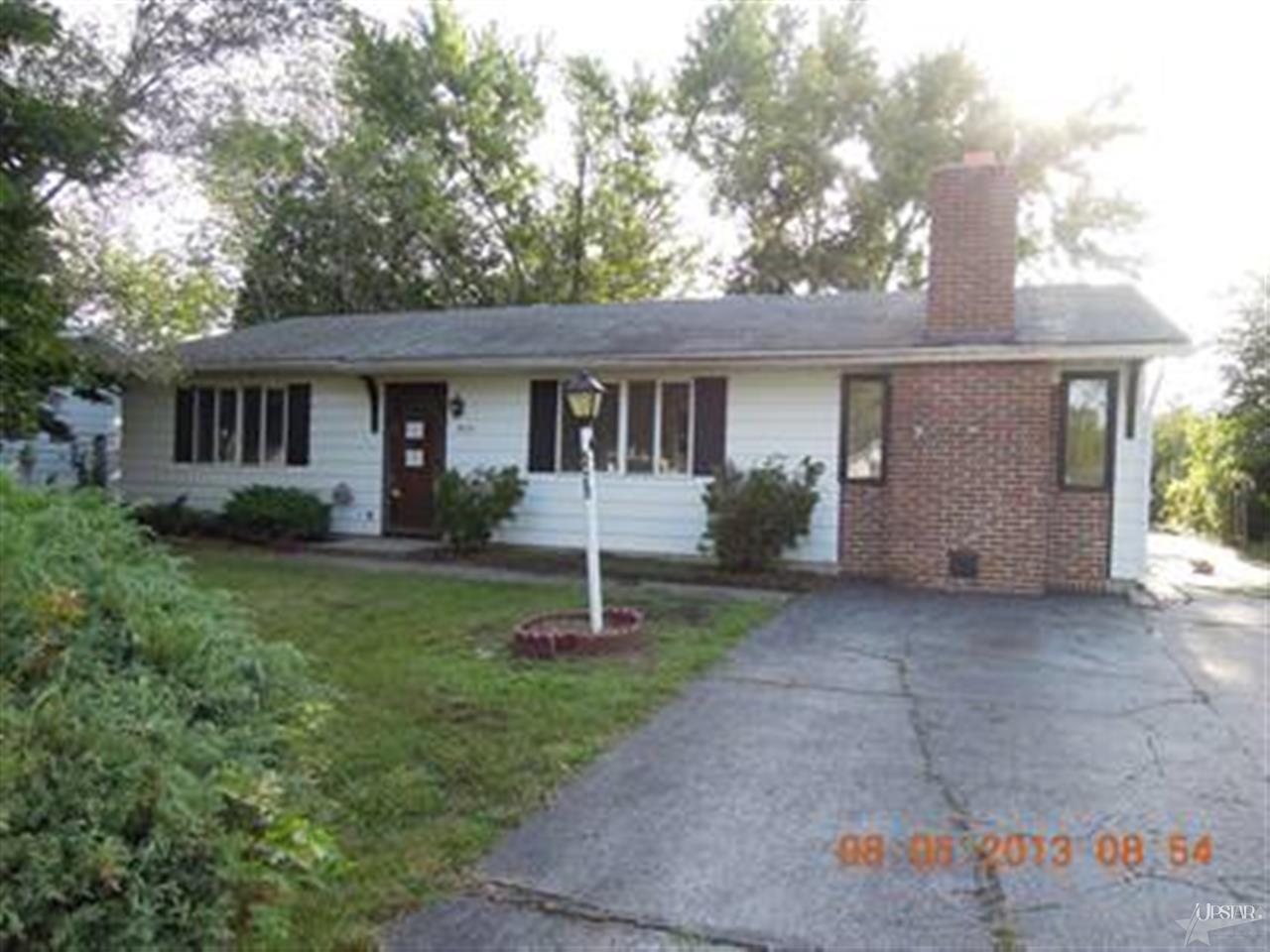6215 Salisbury Dr, Fort Wayne, IN 46816 photo 1