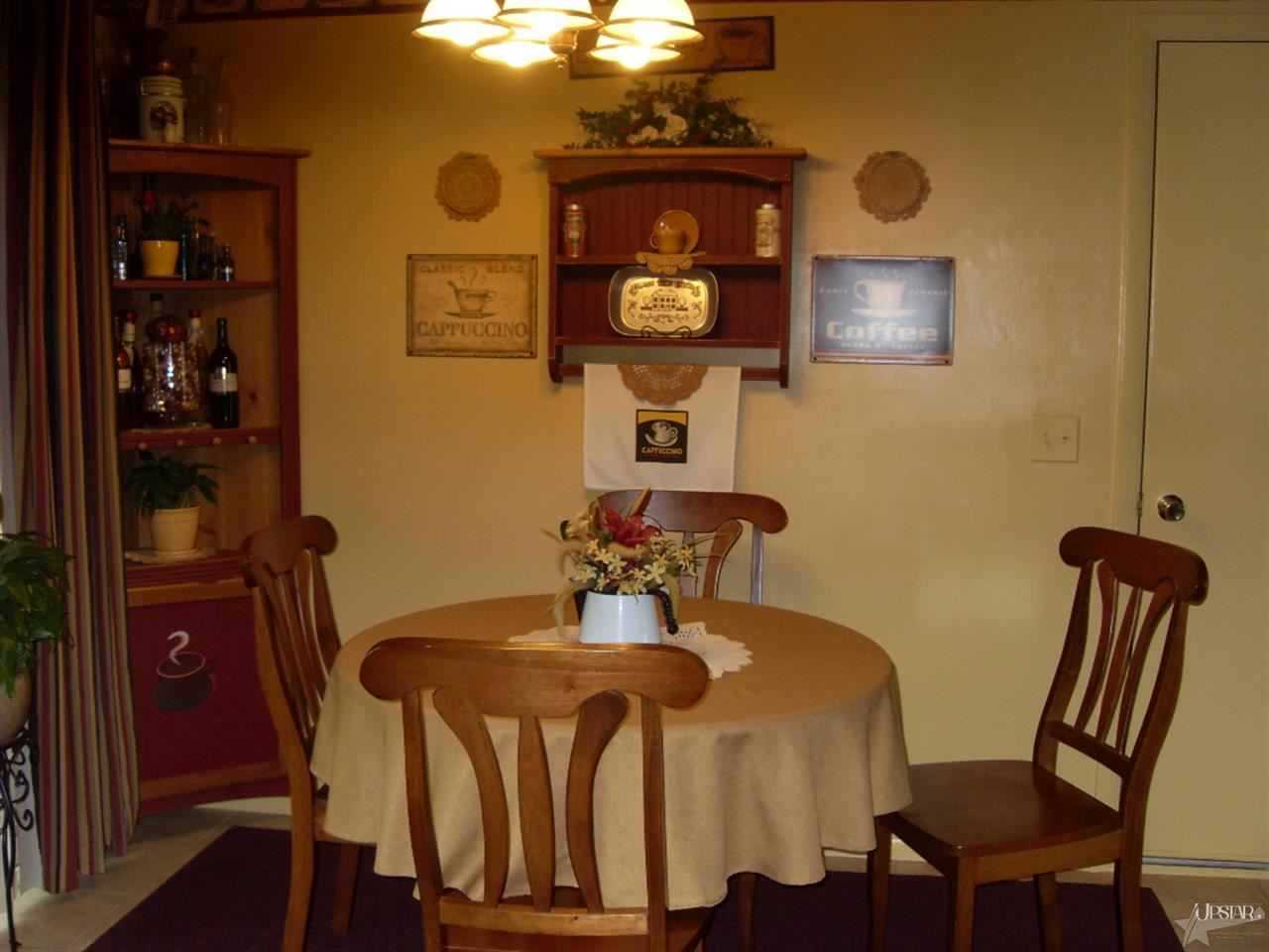 517 N Beech St, Butler, IN 46721 photo 8