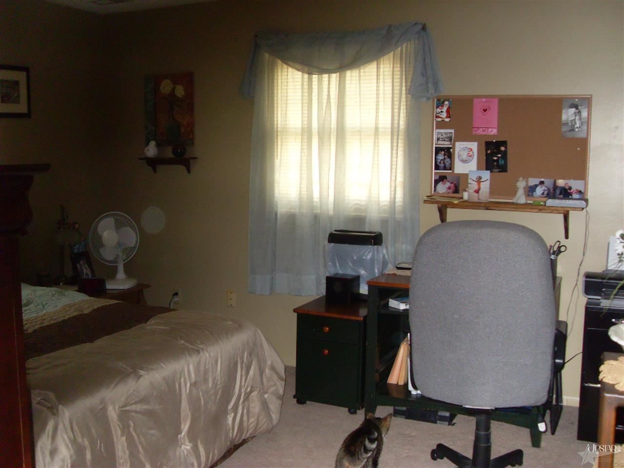 517 N Beech St, Butler, IN 46721 photo 10