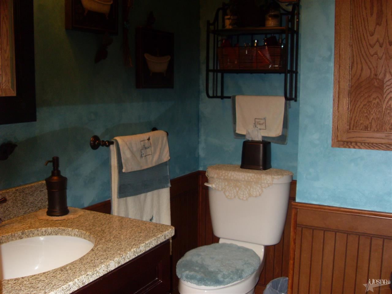 517 N Beech St, Butler, IN 46721 photo 9